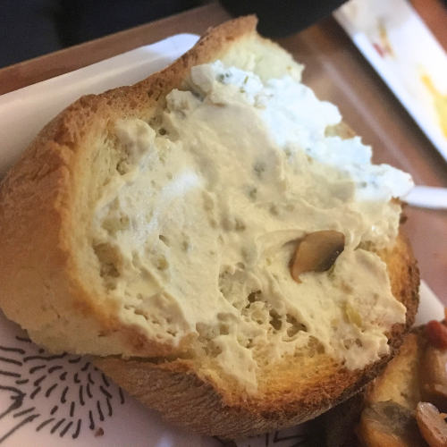 Ricotta su bruschetta